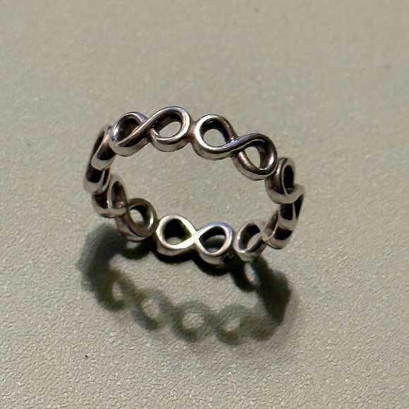 Elegant Sterling Silver 925 Infinity Ring size 5 - Picture 9 of 16